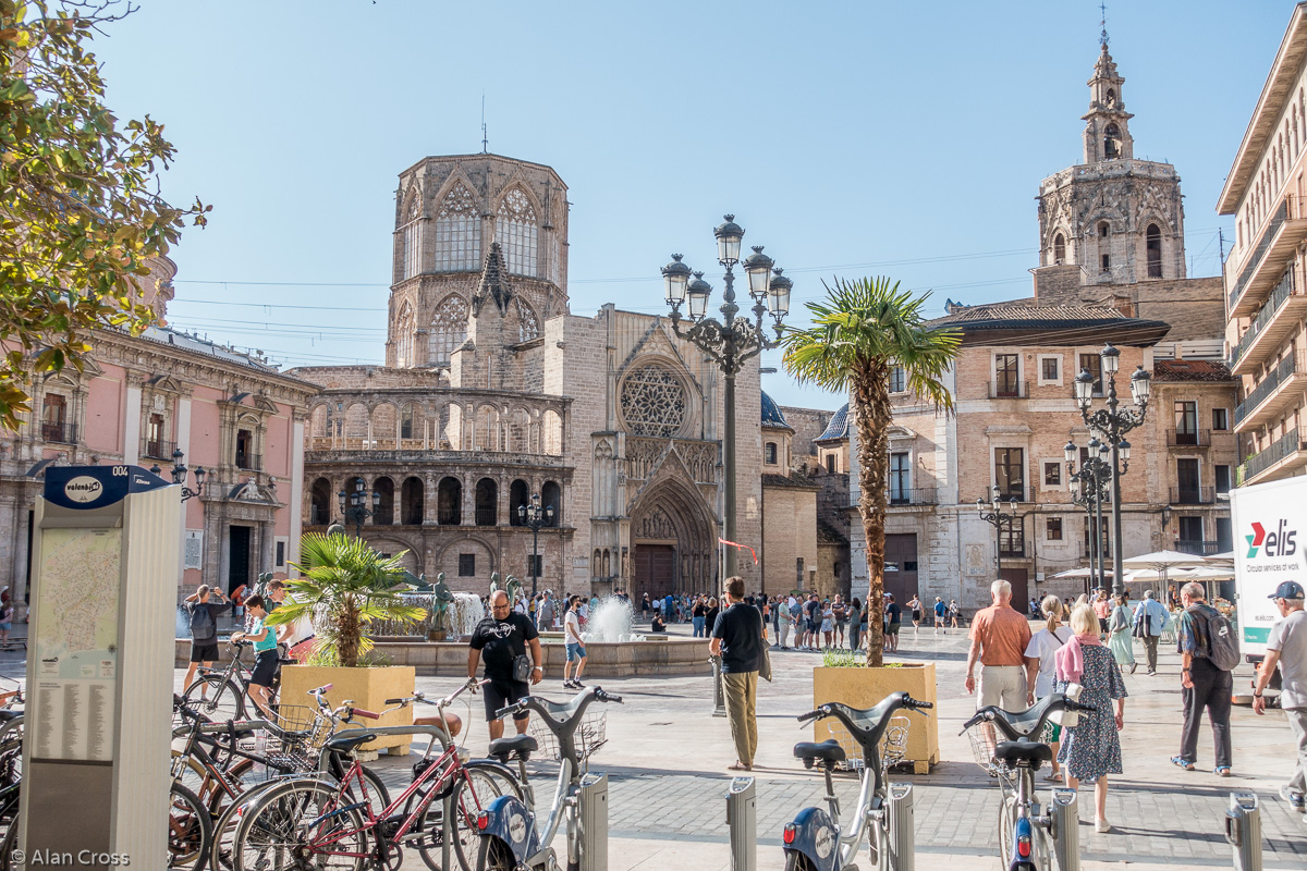 A stroll around the medieval quarter